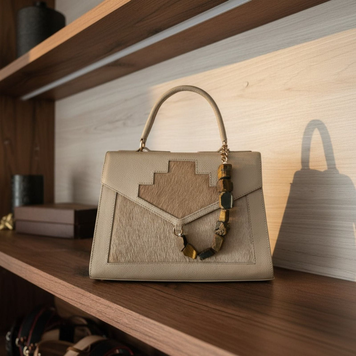 Cartera Kallpa Beige — Cuero animal print, hecho a mano en Lima - Quranteby