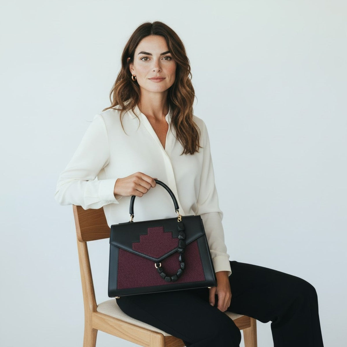 Cartera Kallpa Negro y Borgoña — Cuero y alpaca suri, hecho a mano en Lima - Quranteby