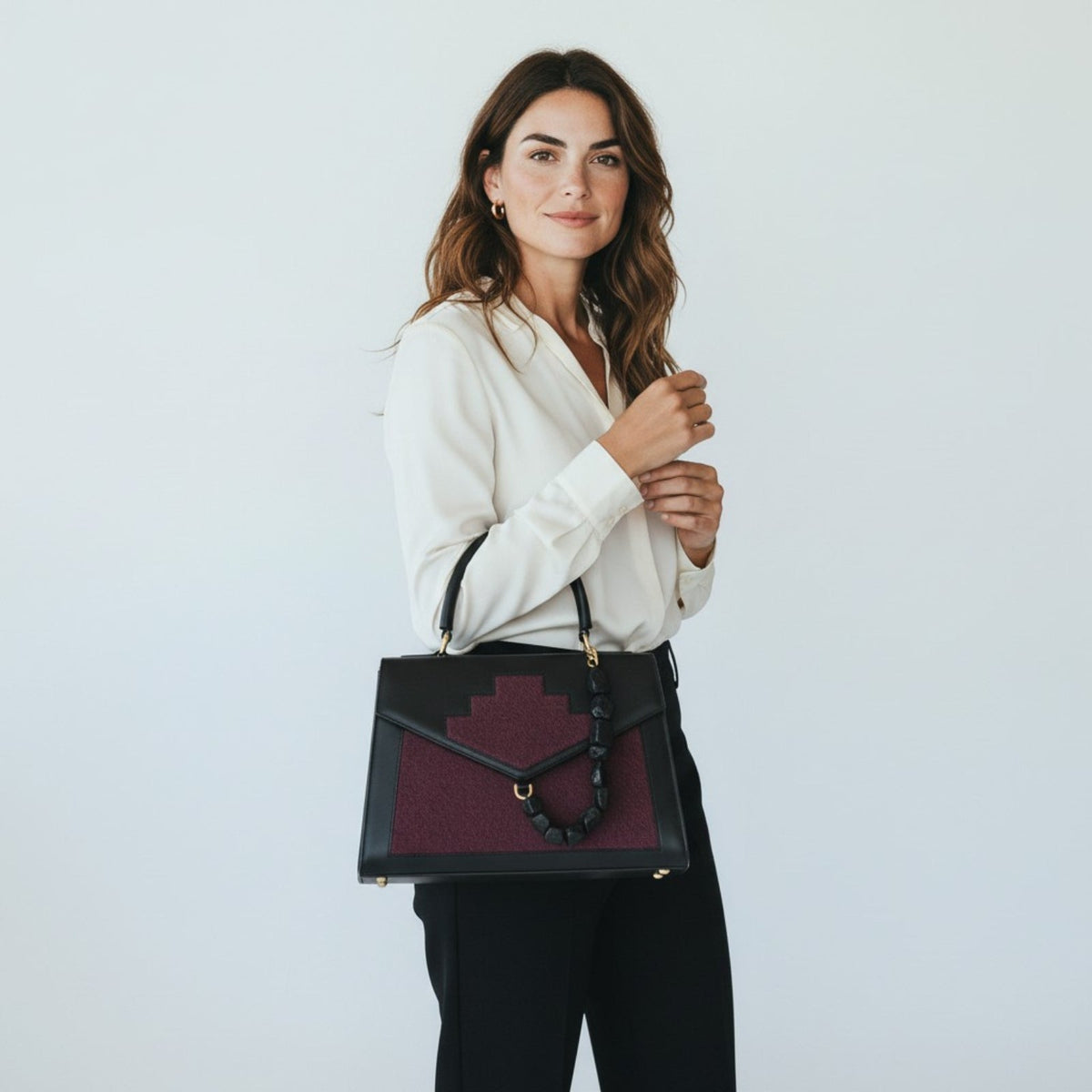 Cartera Kallpa Negro y Borgoña — Cuero y alpaca suri, hecho a mano en Lima - Quranteby