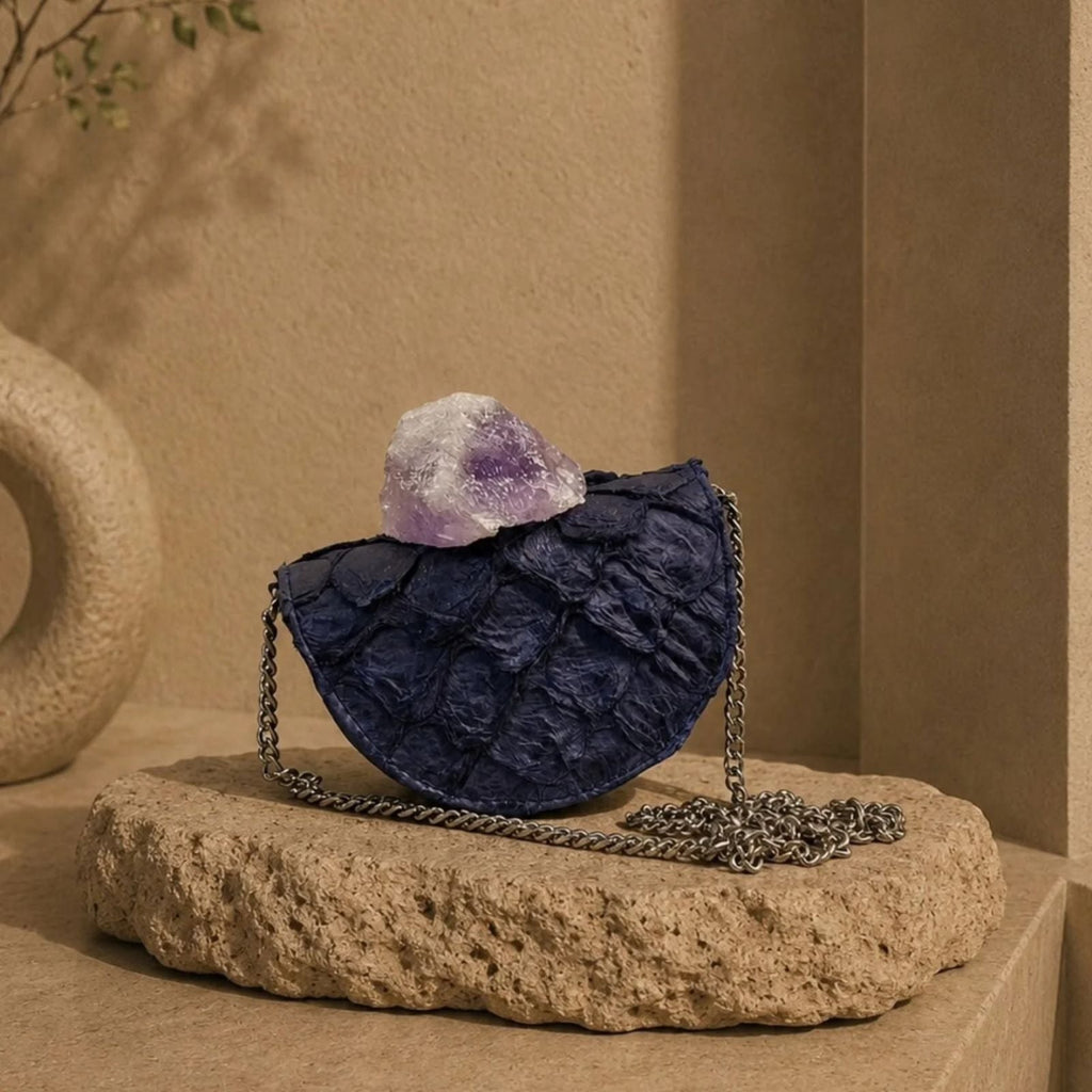 Cartera Killa Morada — Cuero de paiche, hecho a mano en Lima - Quranteby