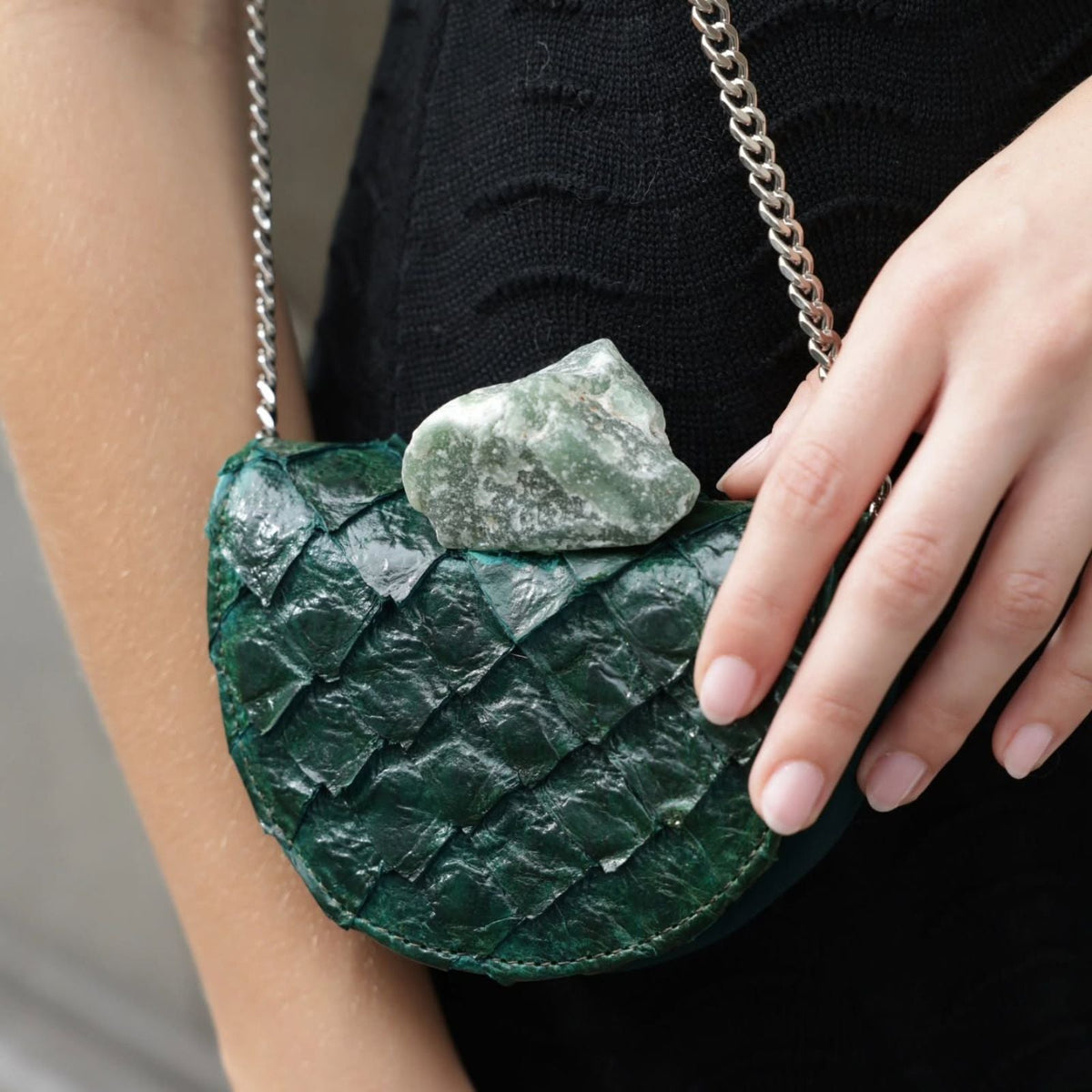 Cartera Killa Verde — Cuero de paiche, hecho a mano en Lima - Quranteby