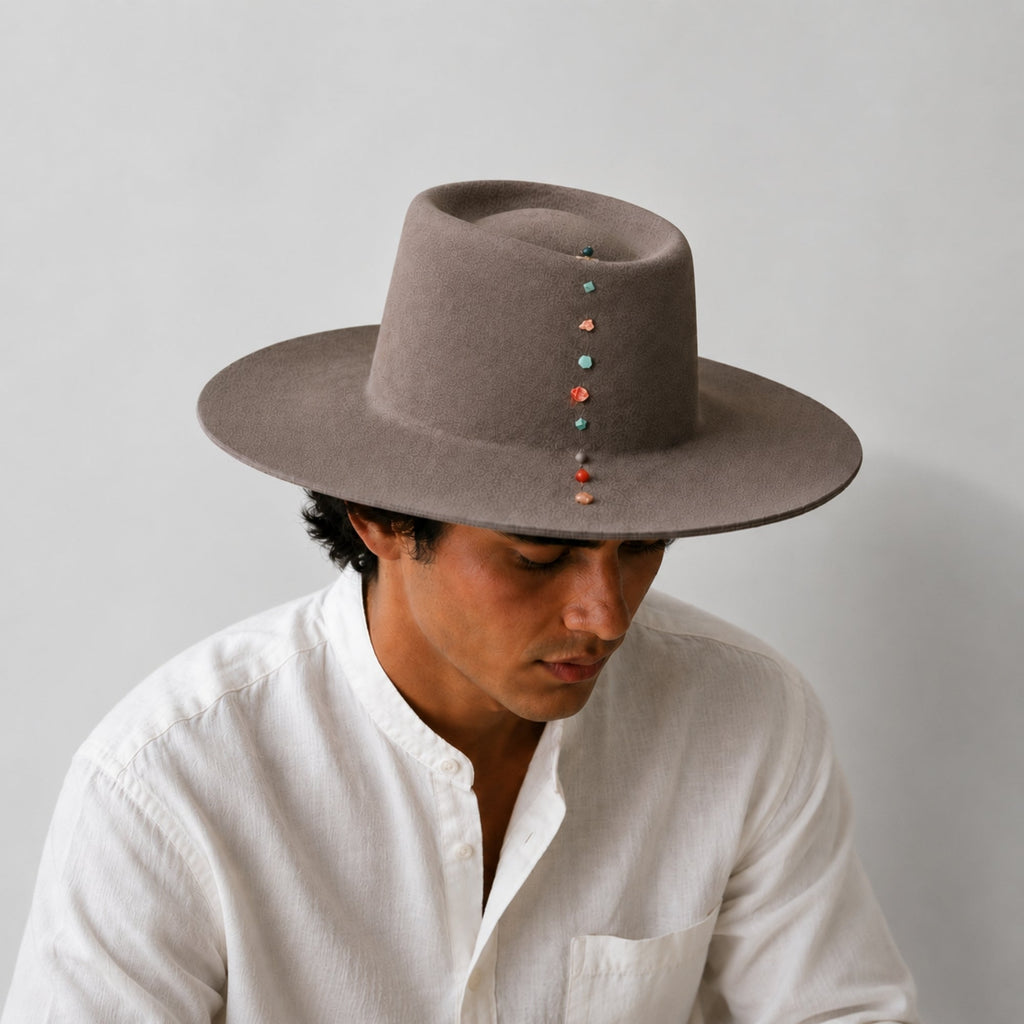 Sombrero Odisea Hat Beige Claro — Artesanal de lana, ala larga, Perú - Quranteby