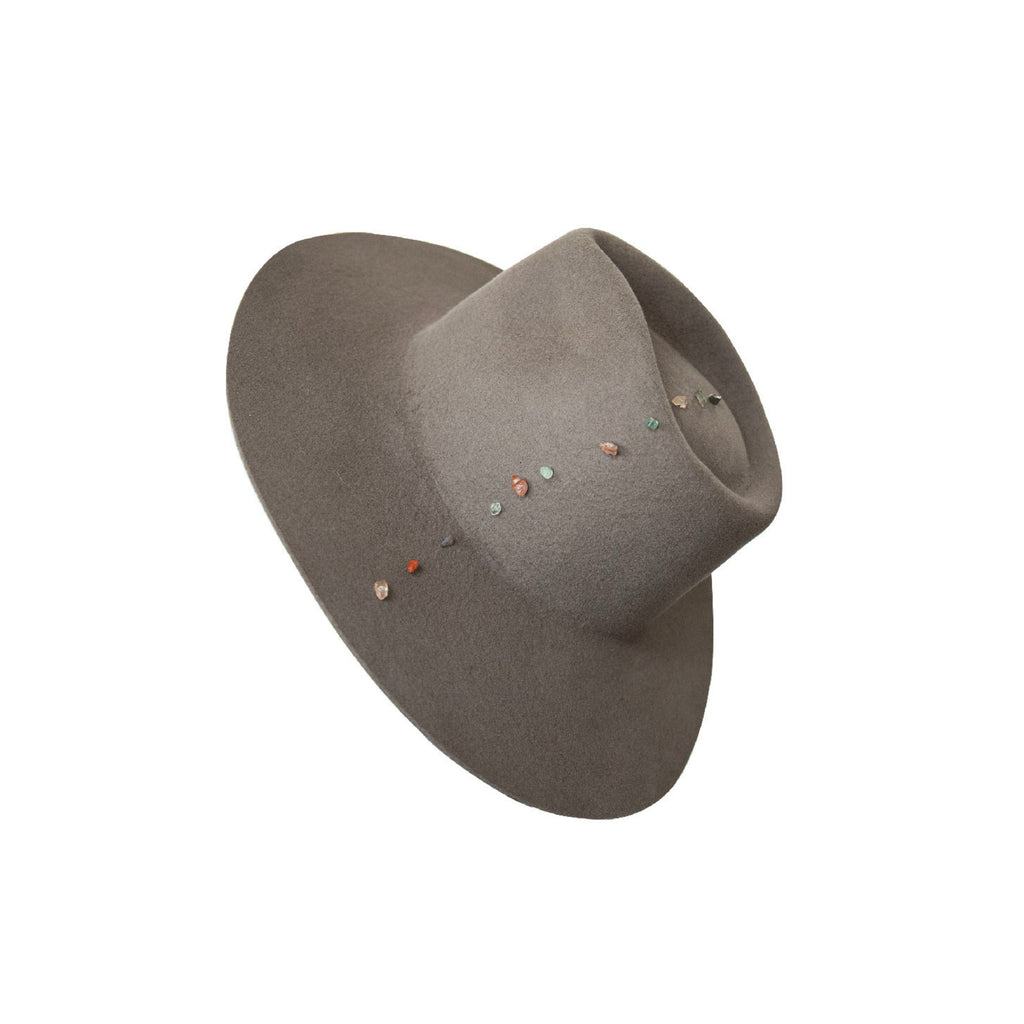 Sombrero Odisea Hat Beige Claro — Artesanal de lana, ala larga, Perú - Quranteby